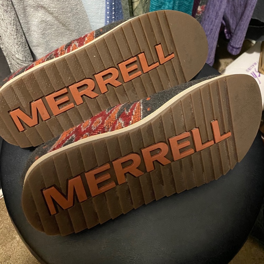 Like New Merrill Slides On The Bigger Side Of 8’s - image 2